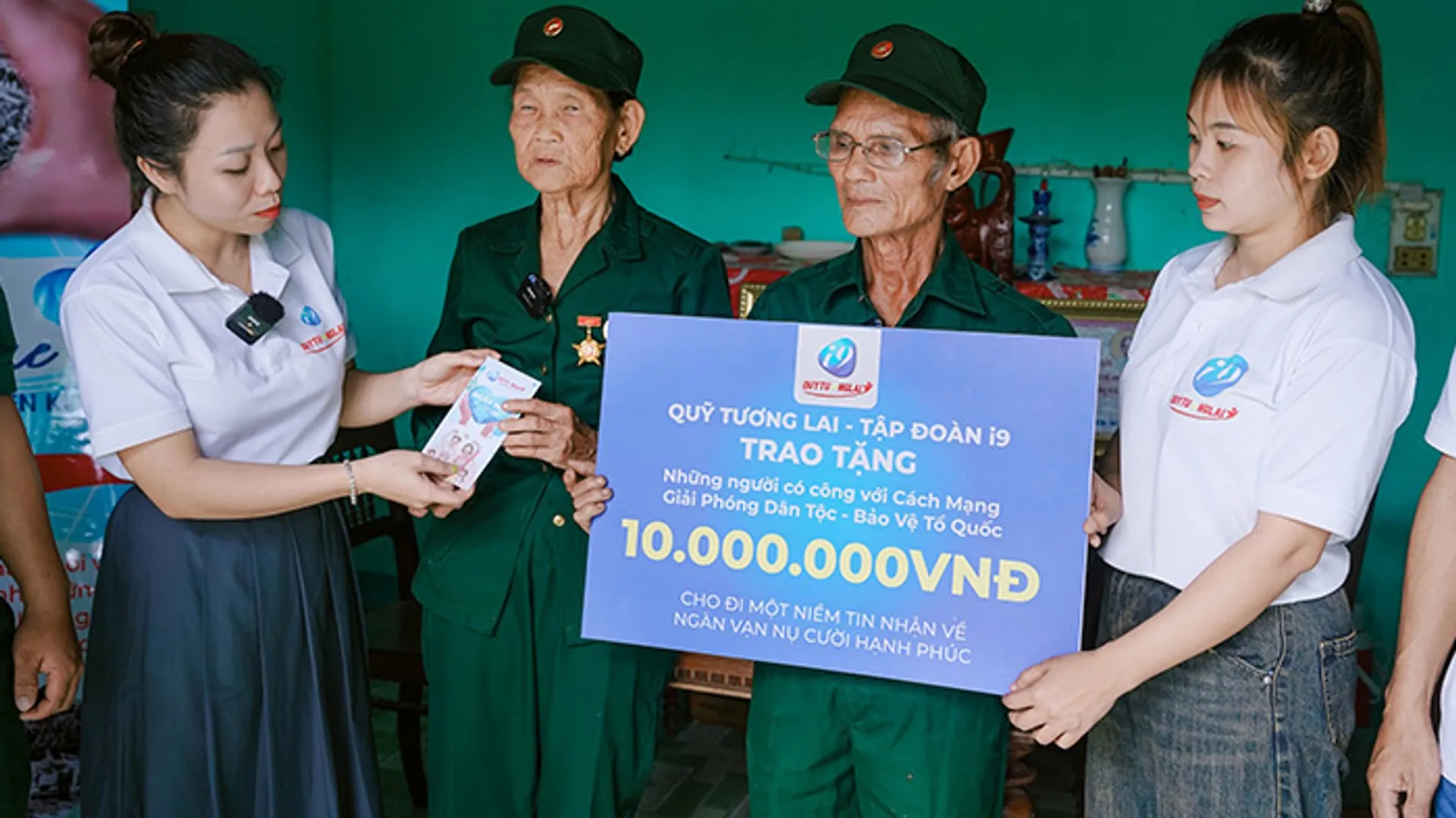 Hình ảnh đội ngũ hỗ trợ Zbet Me chuyên nghiệp