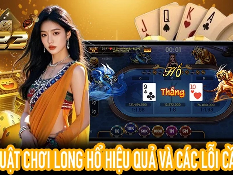 Bàn Omaha Poker với 4 lá bài tẩy và chip cá cược