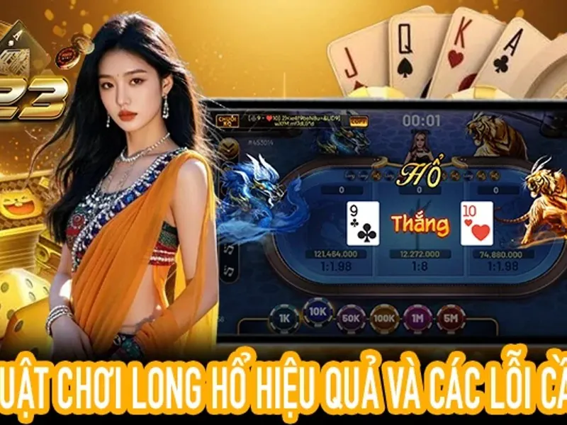 Bàn Omaha Poker với 4 lá bài tẩy và chip cá cược