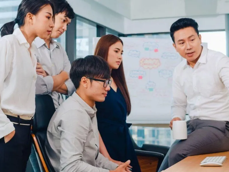 Hình ảnh minh họa phần Câu hỏi thường gặp, với các biểu tượng hỏi đáp và thông tin hỗ trợ.